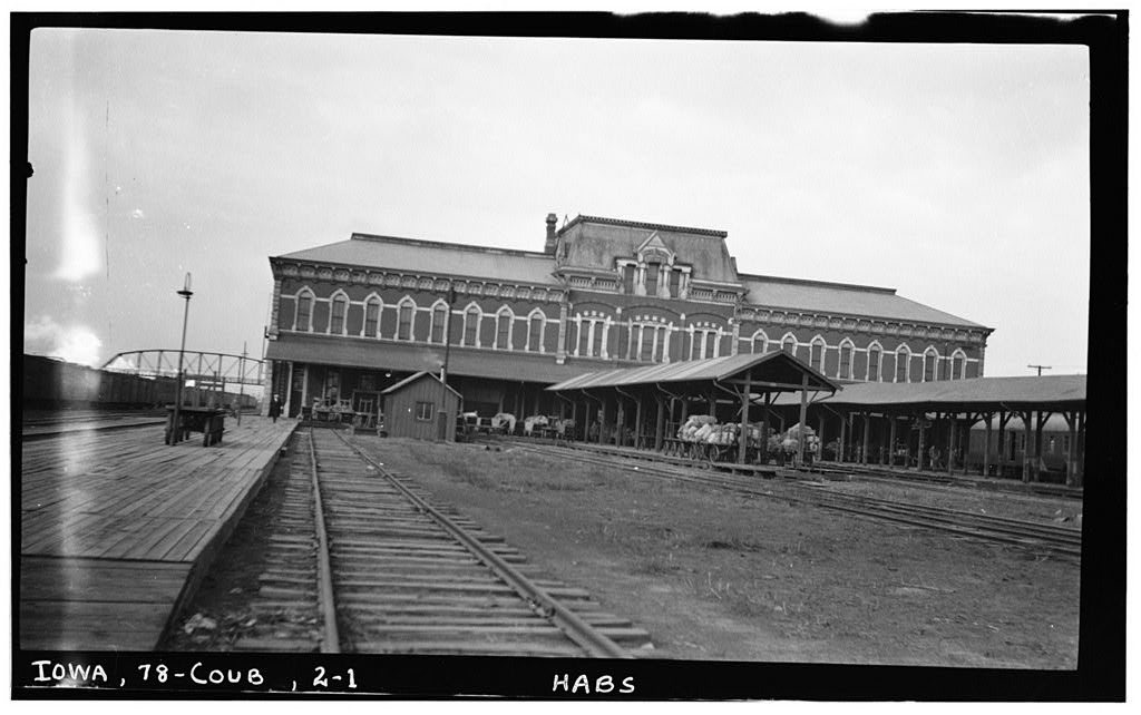 Library of Congress archive image of the Union Pacific Station (Transfer Depot & Hotel) at 21st street, Council Bluffs, Iowa